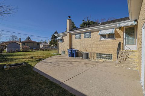 Tiny photo for 475 Courtesy Lane, Des Plaines, IL 60018 (MLS # 12595570)