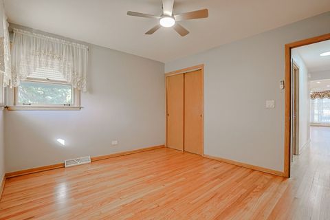 Tiny photo for 475 Courtesy Lane, Des Plaines, IL 60018 (MLS # 12595570)