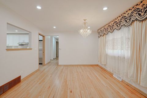 Tiny photo for 475 Courtesy Lane, Des Plaines, IL 60018 (MLS # 12595570)