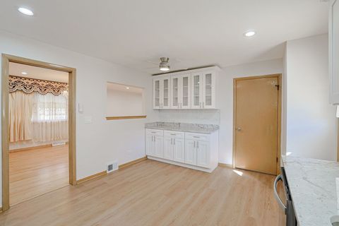 Tiny photo for 475 Courtesy Lane, Des Plaines, IL 60018 (MLS # 12595570)
