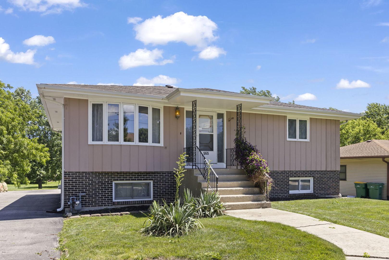 565 4th Street