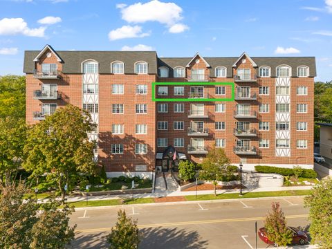 Photo of 501 Forest Avenue #508, Glen Ellyn, IL 60137 (MLS # 12492758)