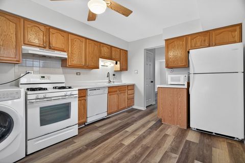 Tiny photo for 9156 W 161st Place, Orland Hills, IL 60487 (MLS # 12470450)