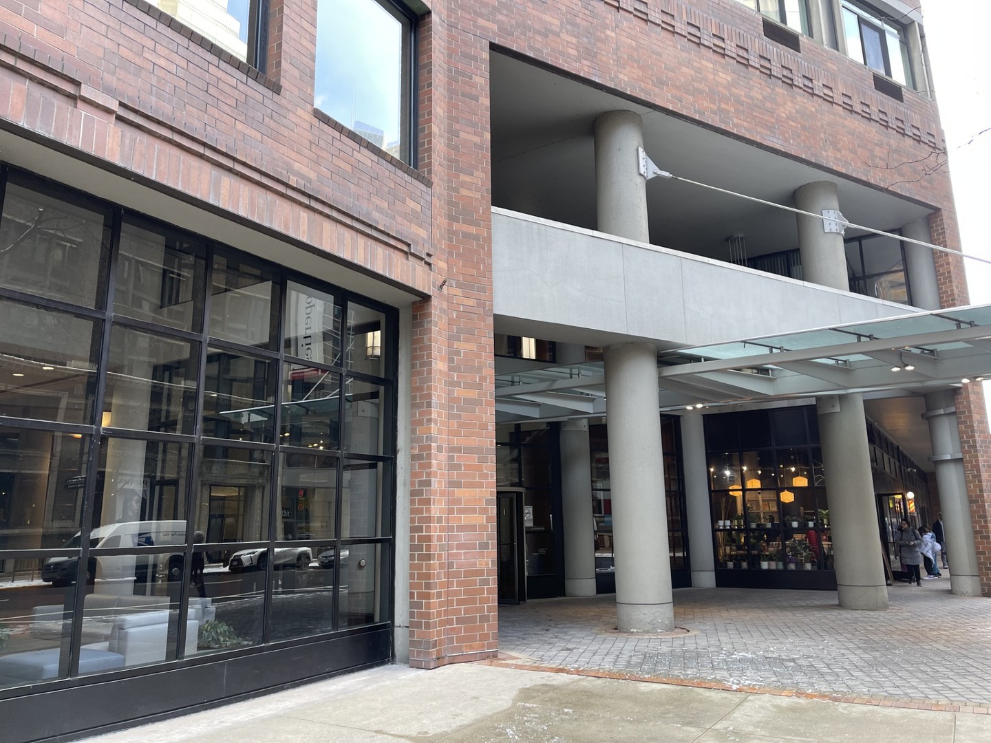 211 E OHIO Street 1608