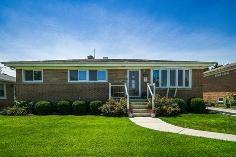 Photo of 7005 W Sunnyside Avenue, Norridge, IL 60706 (MLS # 12736582)