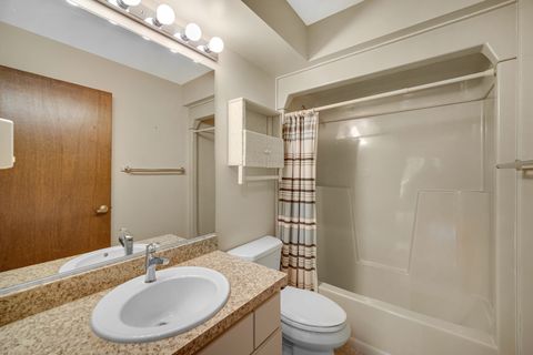 Tiny photo for 15860 W Thornapple Lane, Gurnee, IL 60031 (MLS # 12511385)