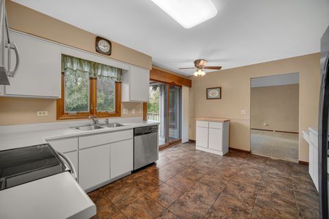 Tiny photo for 15860 W Thornapple Lane, Gurnee, IL 60031 (MLS # 12511385)