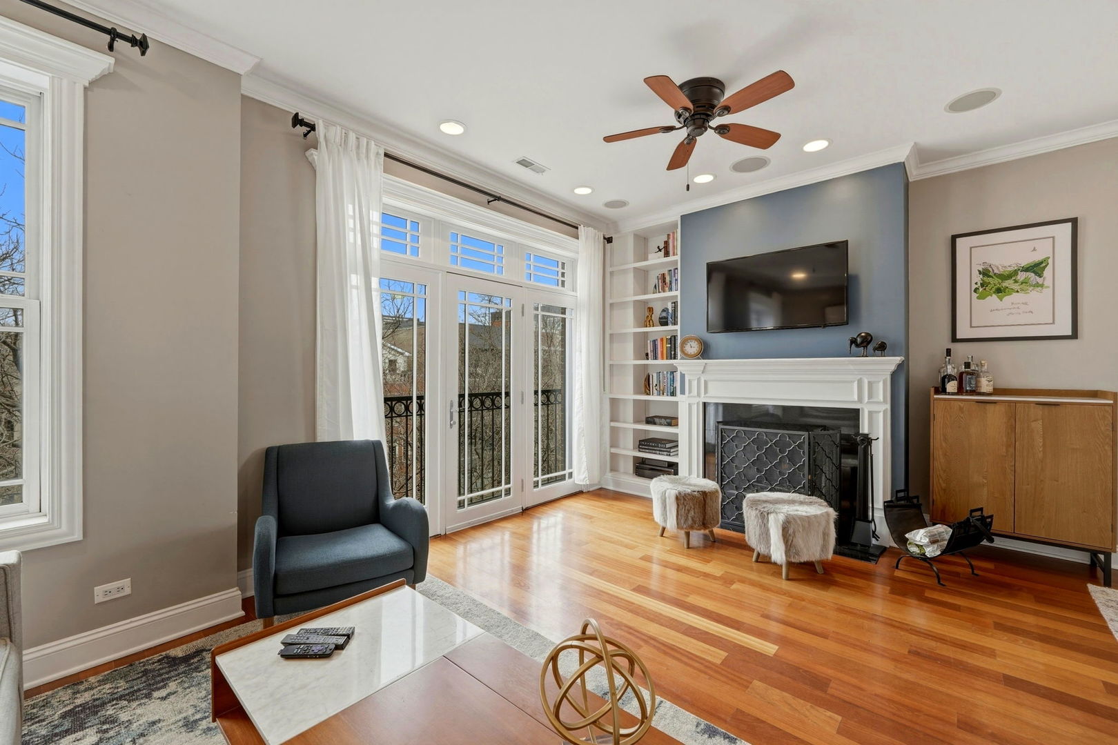 3537 N Reta Avenue 4