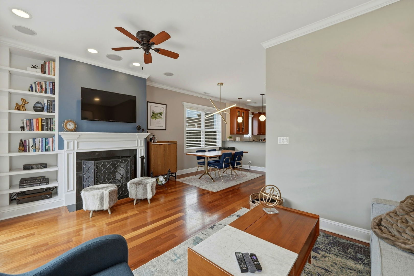 3537 N Reta Avenue 4