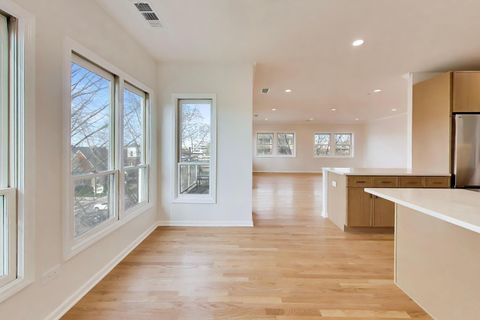 Tiny photo for 1688 Green Bay Road #404, Highland Park, IL 60035 (MLS # 12619467)