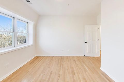 Tiny photo for 1688 Green Bay Road #404, Highland Park, IL 60035 (MLS # 12619467)