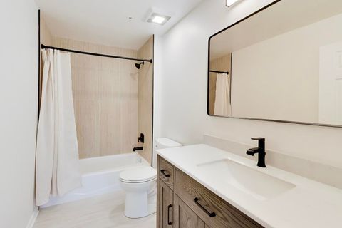 Tiny photo for 1688 Green Bay Road #404, Highland Park, IL 60035 (MLS # 12619467)