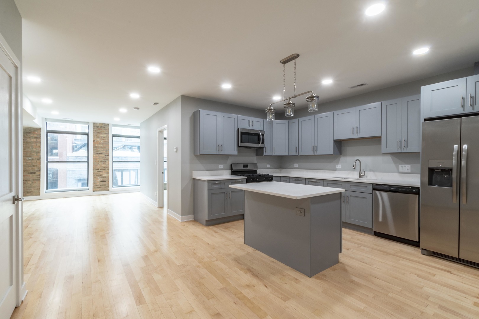 23 W Hubbard Street 3A