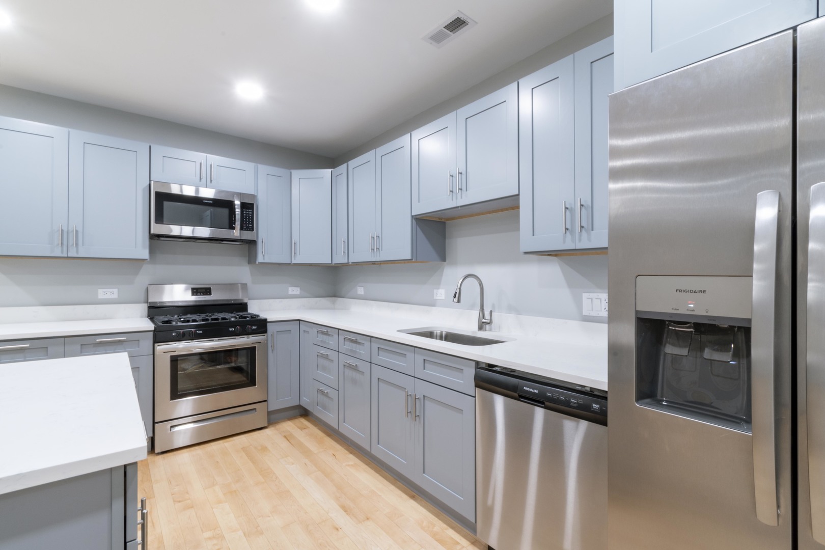 23 W Hubbard Street 3A