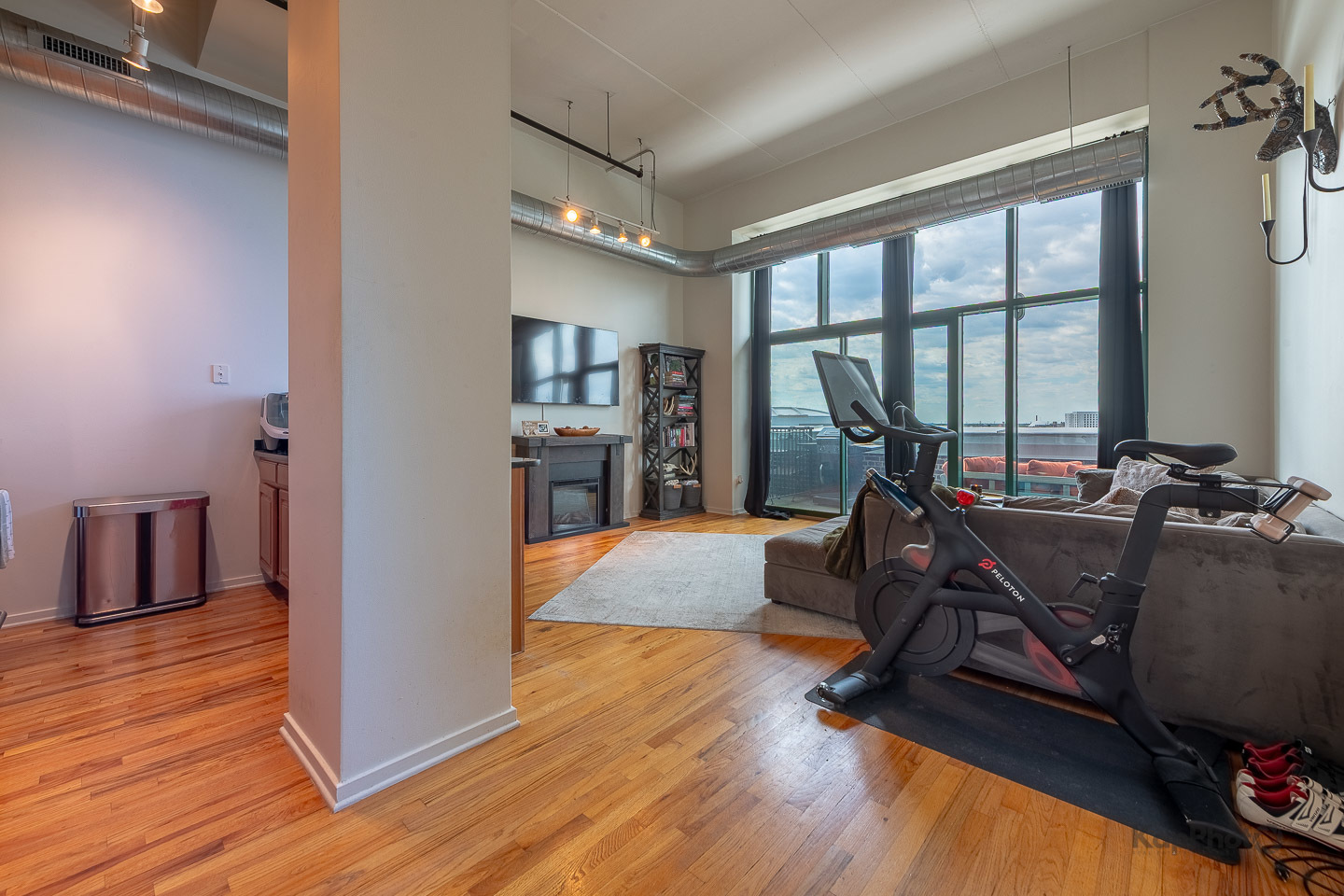 1645 W Ogden Avenue 719