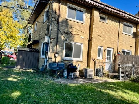 Tiny photo for 1908 Lee Street, Evanston, IL 60202 (MLS # 12531684)