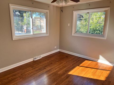 Tiny photo for 1908 Lee Street, Evanston, IL 60202 (MLS # 12531684)