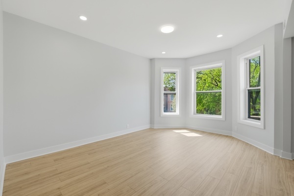 6139 S Saint Lawrence Avenue