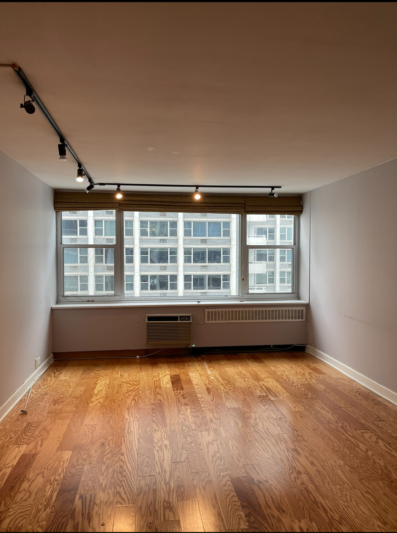 4250 N Marine Drive 1713
