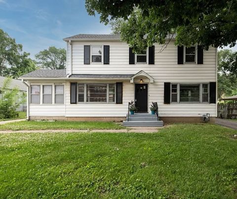 Photo of 1516 E Washington Street, Joliet, IL 60433 (MLS # 12436855)