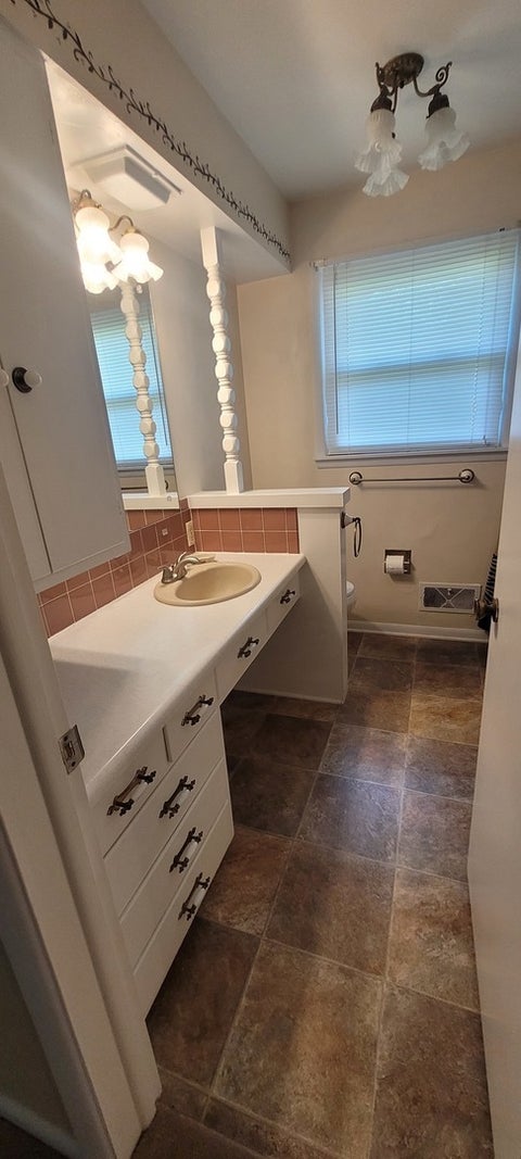 Tiny photo for 3205 Blackberry Street, Mt Vernon, IL 62864 (MLS # 12719272)