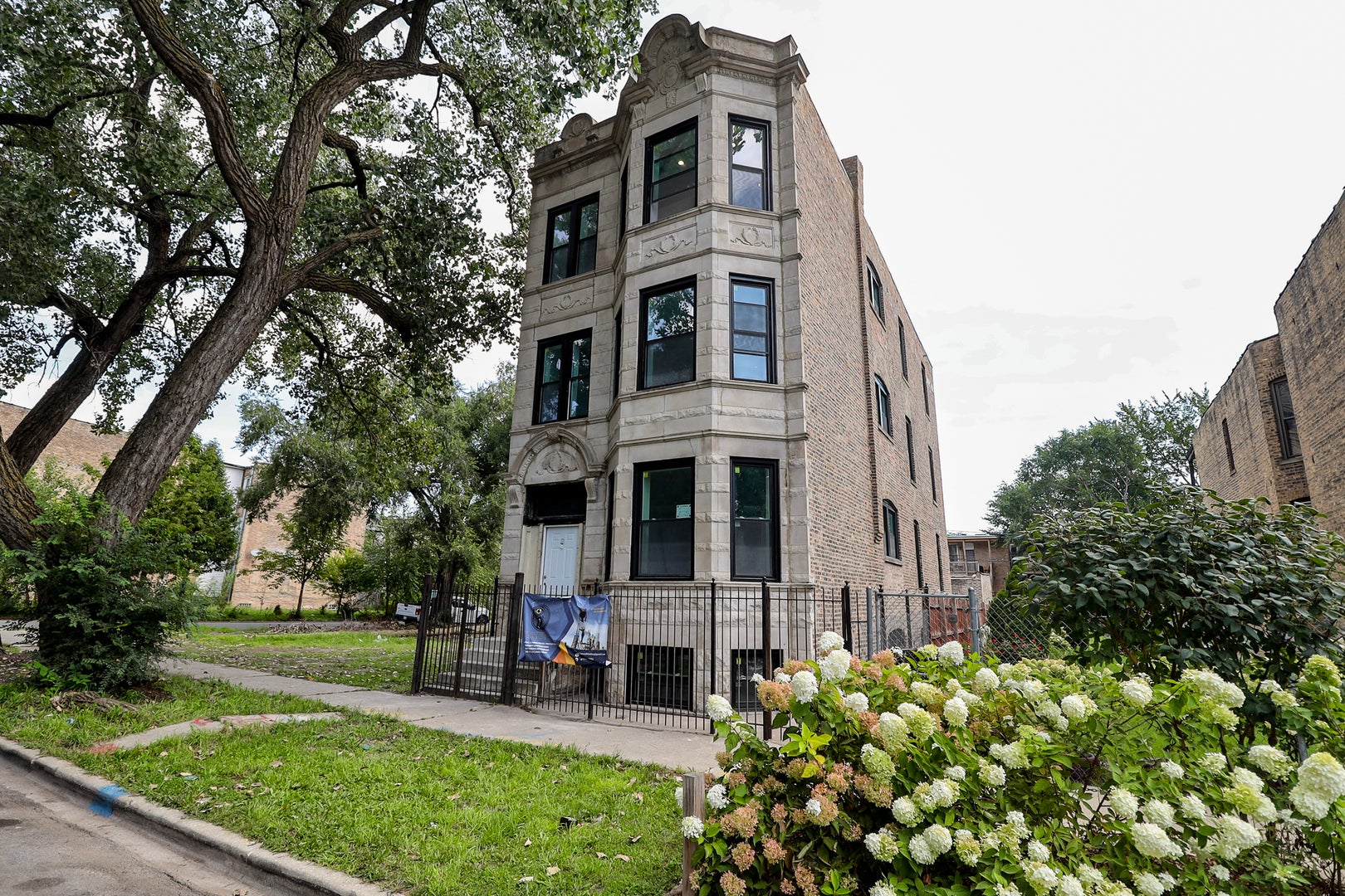 1505 S Spaulding Avenue - Photo 2