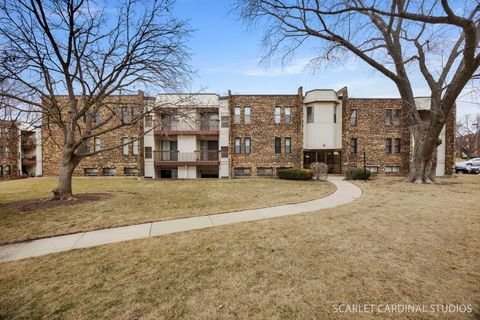 Photo of 2208 Country Club Drive #6, Woodridge, IL 60517 (MLS # 12576841)