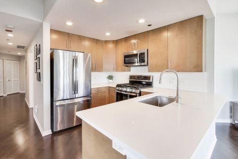 Tiny photo for 909 W Washington Boulevard #908, Chicago, IL 60607 (MLS # 12490548)