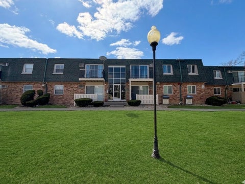 Photo of 9954 S 84th Terrace #109, Palos Hills, IL 60465 (MLS # 12732387)