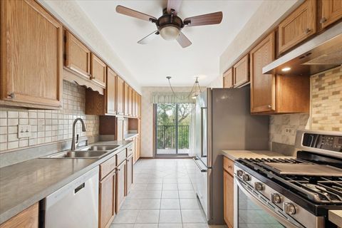 Tiny photo for 1S150 SPRING Road #4L, Oakbrook Terrace, IL 60181 (MLS # 12501748)