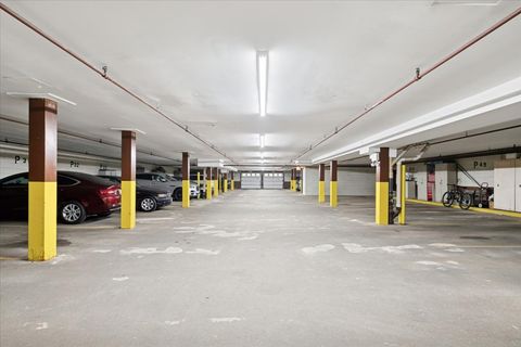 Tiny photo for 1S150 SPRING Road #4L, Oakbrook Terrace, IL 60181 (MLS # 12501748)