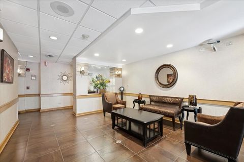 Tiny photo for 1S150 SPRING Road #4L, Oakbrook Terrace, IL 60181 (MLS # 12501748)