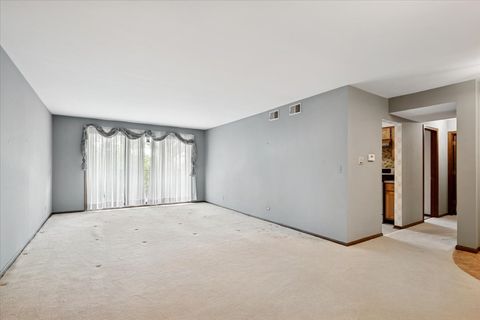 Tiny photo for 1S150 SPRING Road #4L, Oakbrook Terrace, IL 60181 (MLS # 12501748)