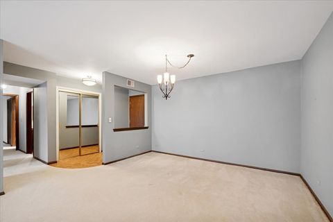 Tiny photo for 1S150 SPRING Road #4L, Oakbrook Terrace, IL 60181 (MLS # 12501748)
