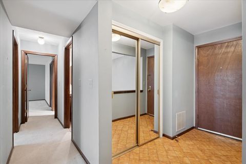 Tiny photo for 1S150 SPRING Road #4L, Oakbrook Terrace, IL 60181 (MLS # 12501748)