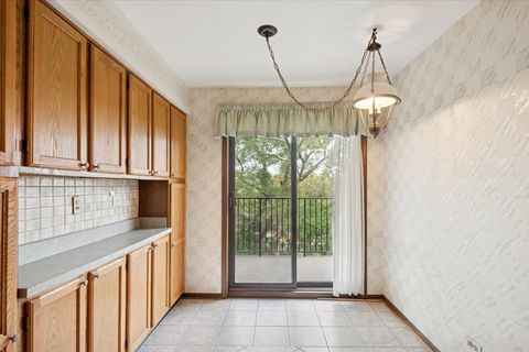 Tiny photo for 1S150 SPRING Road #4L, Oakbrook Terrace, IL 60181 (MLS # 12501748)