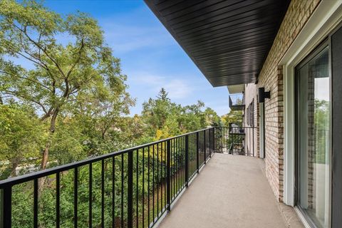 Tiny photo for 1S150 SPRING Road #4L, Oakbrook Terrace, IL 60181 (MLS # 12501748)