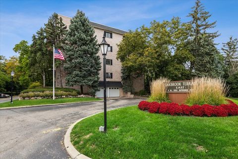 Photo of 1S150 SPRING Road #4L, Oakbrook Terrace, IL 60181 (MLS # 12501748)