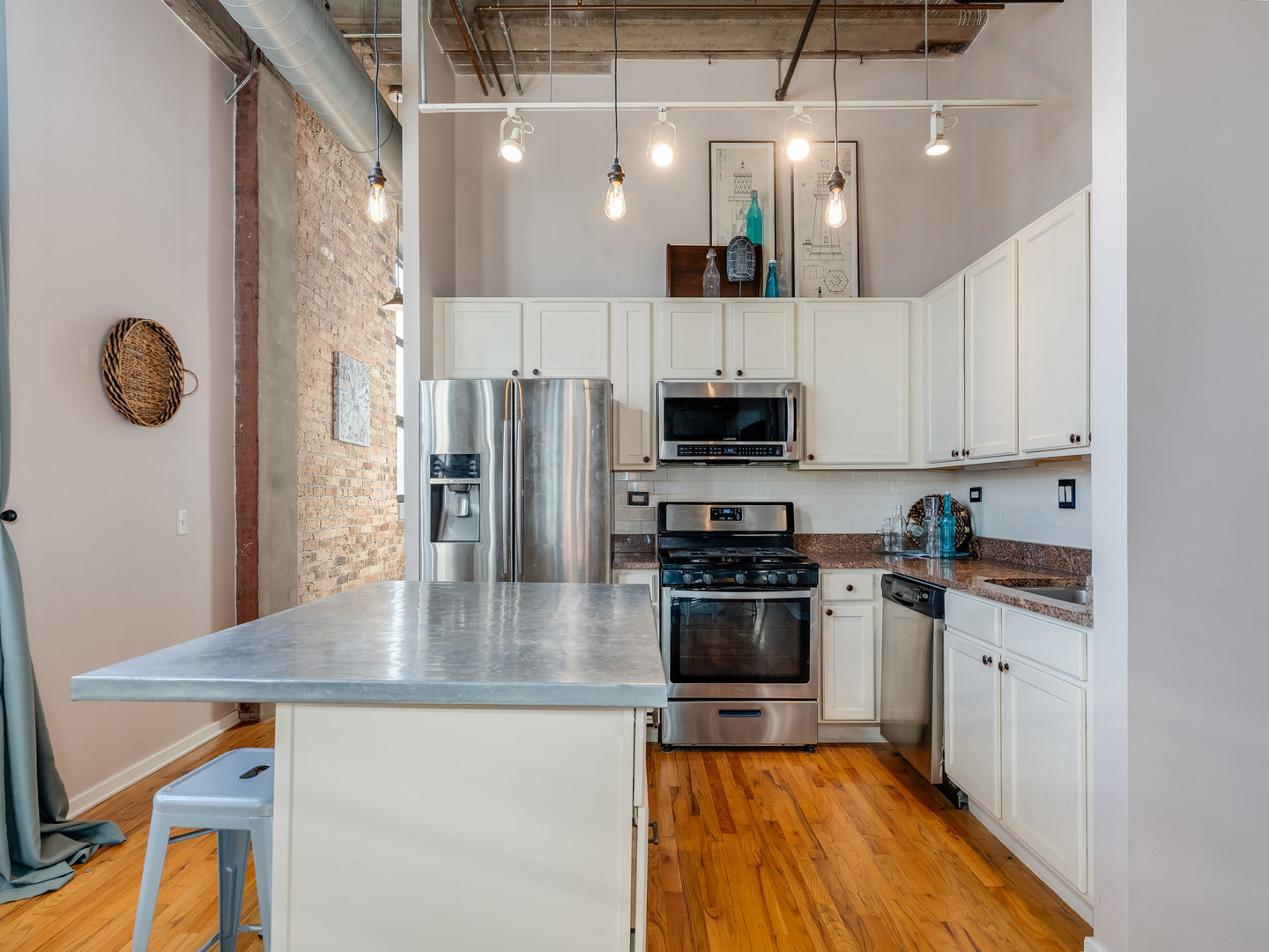 1735 N Paulina Street 322