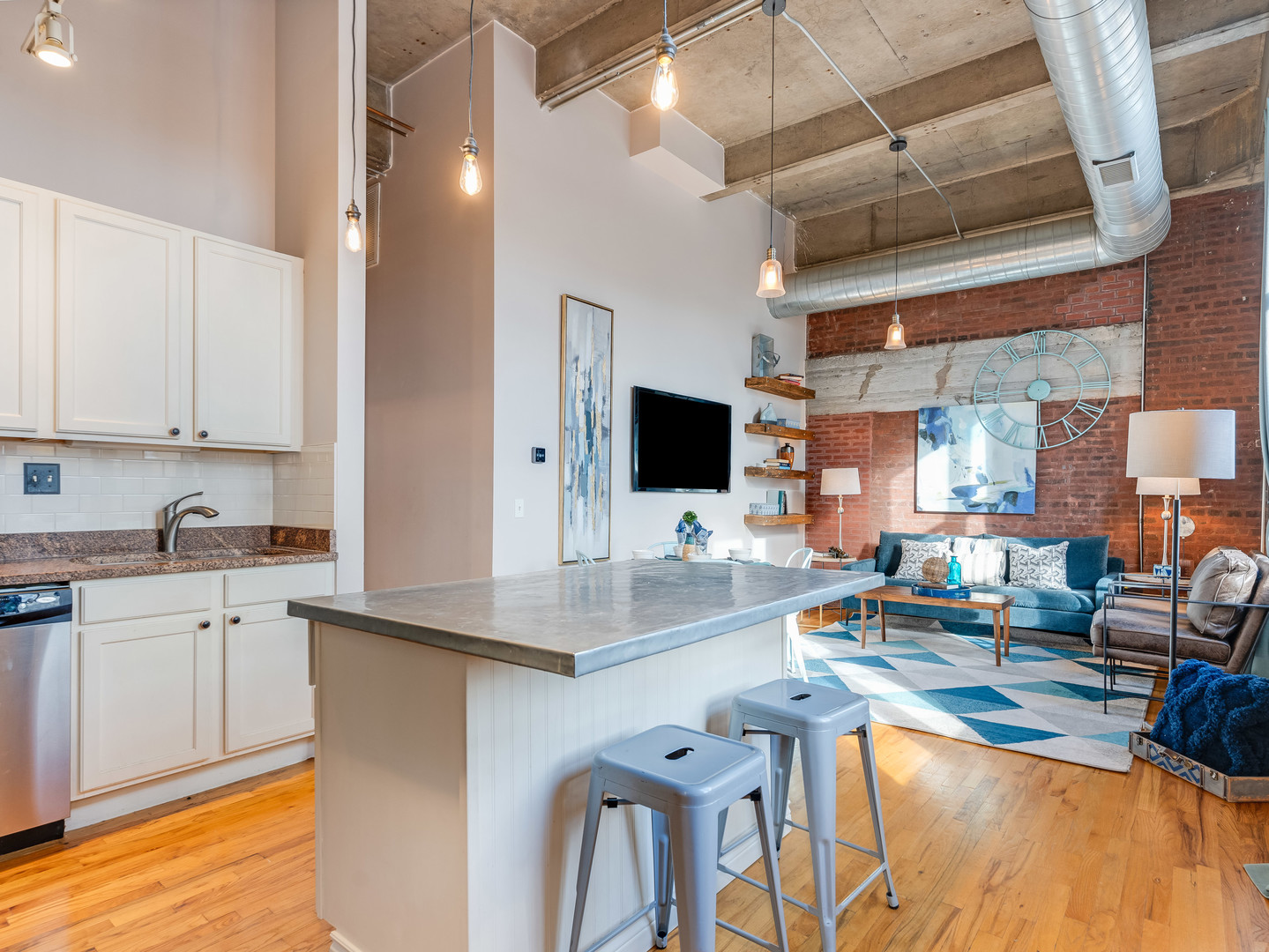 1735 N Paulina Street 322