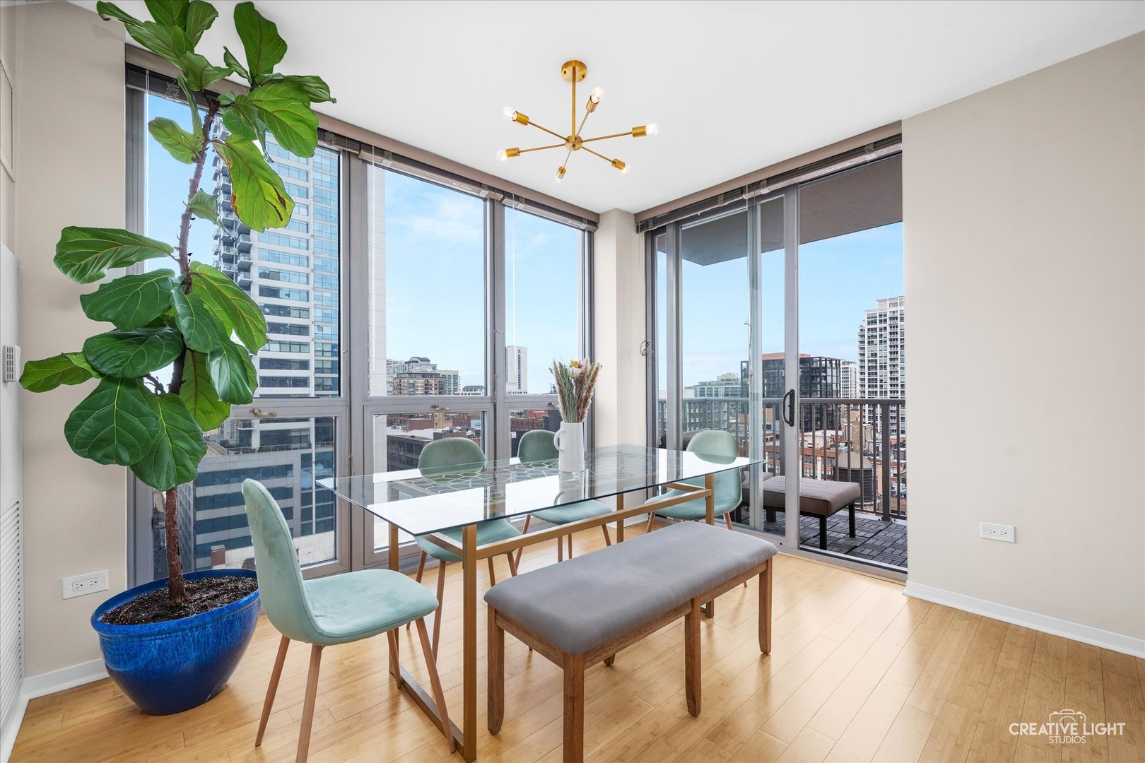 200 W Grand Avenue 1504