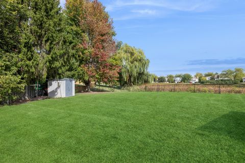 Tiny photo for 10 Barrington Court, Lake In The Hills, IL 60156 (MLS # 12418638)