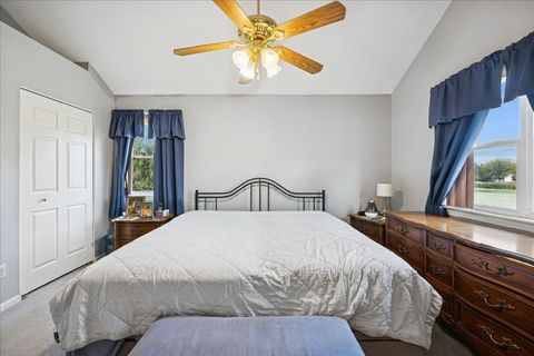 Tiny photo for 10 Barrington Court, Lake In The Hills, IL 60156 (MLS # 12418638)