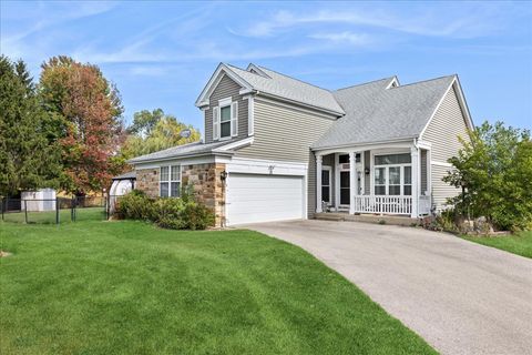 Photo of 10 Barrington Court, Lake In The Hills, IL 60156 (MLS # 12418638)