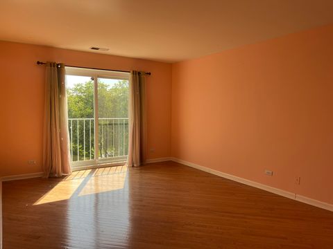 Tiny photo for 805 Leicester Road #320, Elk Grove Village, IL 60007 (MLS # 12525491)