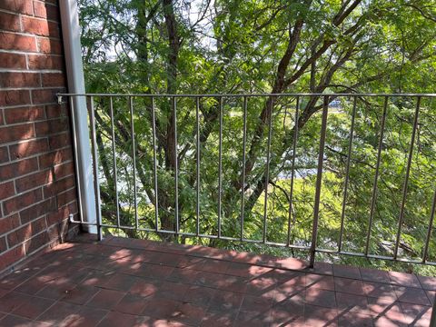 Tiny photo for 805 Leicester Road #320, Elk Grove Village, IL 60007 (MLS # 12525491)