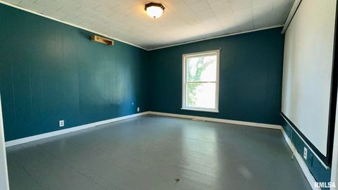 Tiny photo for 215 McFall Street, Benton, IL 62812 (MLS # EB459930)