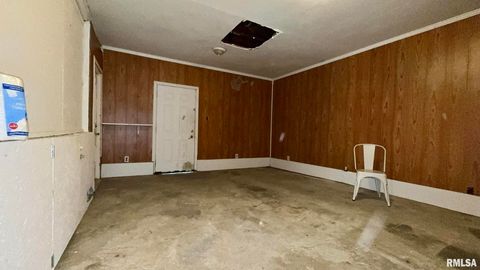 Tiny photo for 215 McFall Street, Benton, IL 62812 (MLS # EB459930)