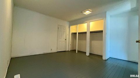 Tiny photo for 215 McFall Street, Benton, IL 62812 (MLS # EB459930)