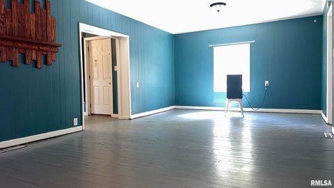 Tiny photo for 215 McFall Street, Benton, IL 62812 (MLS # EB459930)